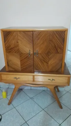 Armário bar cristaleira de estilo modernista anos 1950/1960