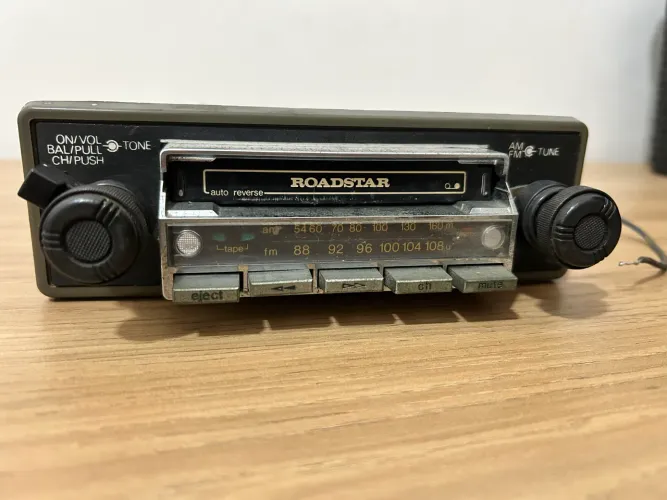 Rádio Roadstar RS-2500N antigo funcionando