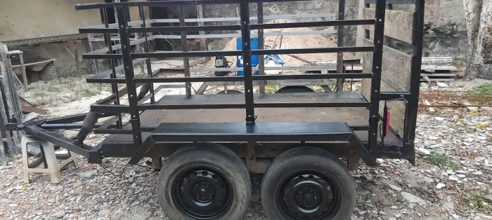 Vendo carretinha dois eixos. 2 mt largura por 1.20 largura 