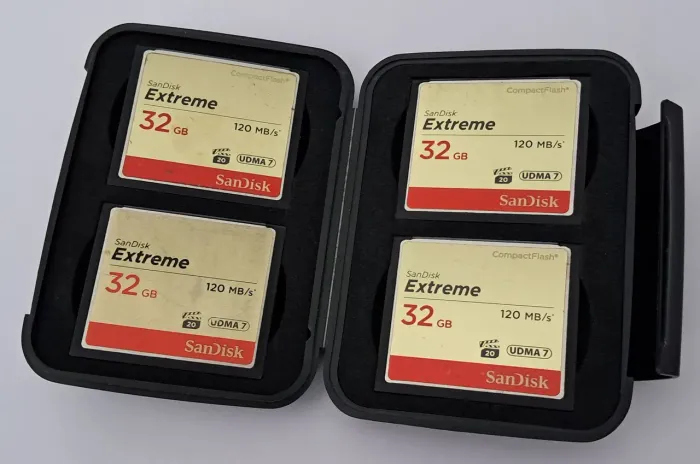Kit com 4 Cartões 32GB Compact Flash Sandisk Extreme