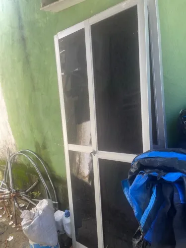 Vendo grade e porta de vidro