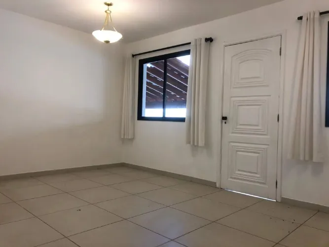 Casa para Aluguel na Vila São Silvestre, SP | 3 Quartos (1 Suíte) e 2 Vagas
