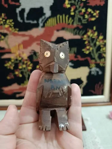 Coruja vintage esculpida à mão em madeira maciça Reliquia