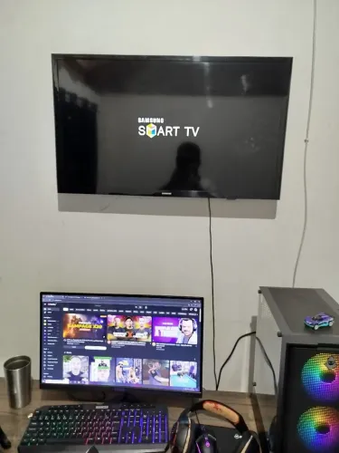 Tv Samsung smart 32 polegadas (impecável)