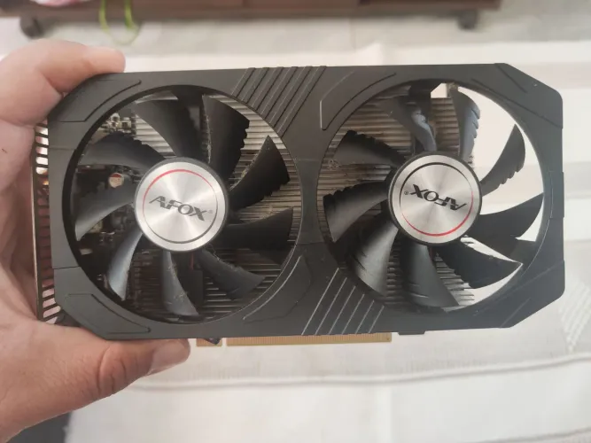 Placa de vídeo RX 560 4GB DDR5 - Passo cartão