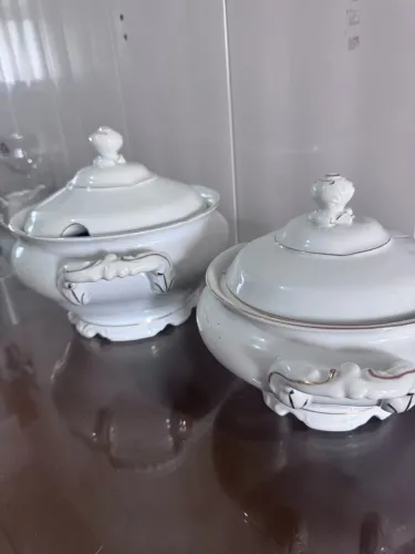 Conjunto de sopeiras de porcelana
