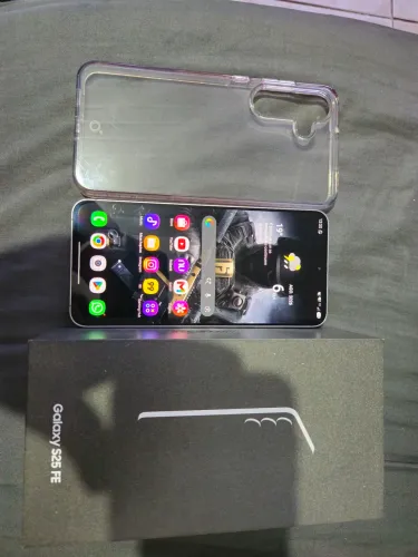 Vendo ou troco com volta pra mim S25 Fe 256gb completo e com Nota Fiscal