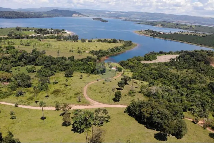 Sítio exclusivo à Venda na Serra da Canastra: com Vista Eterna para a Represa de Delfinópo