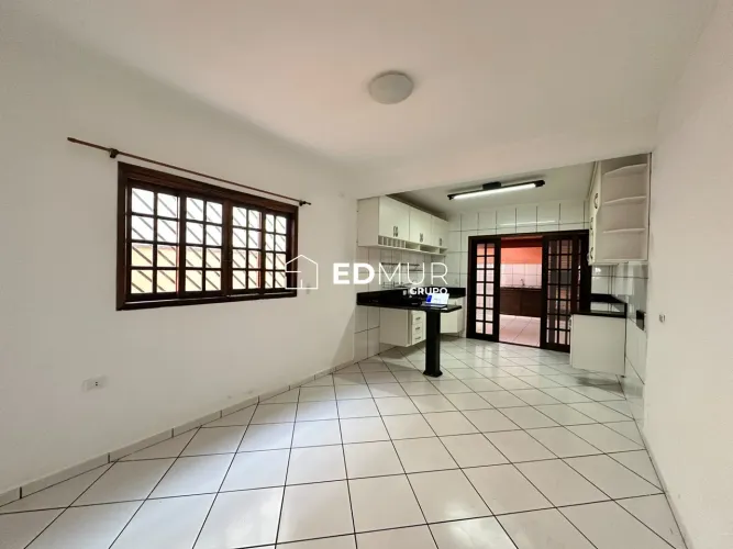 SOBRADO para ALUGUEL com 224m² no bairro Parque Jaçatuba com 3 quartos e 4 vagas. Santo An