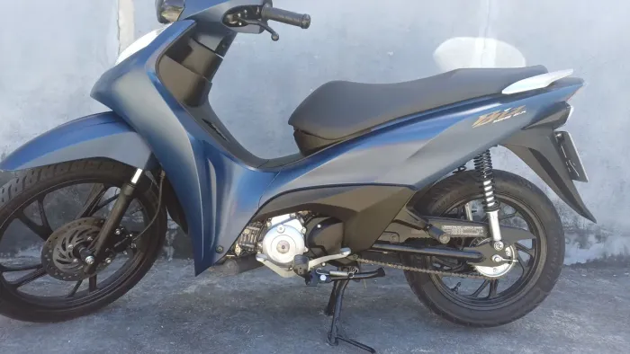 Honda biz ex 125 com 1035 km rodada novíssima.