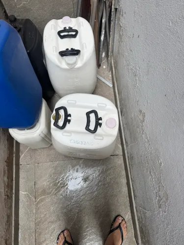 Vendo galões de 50 Litros