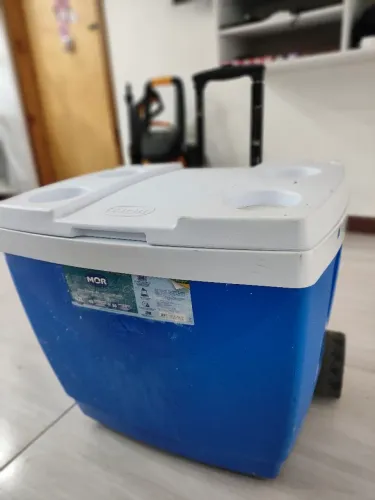 Caixa térmica com alça retrátil 42L - MOR