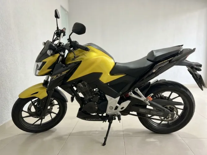 Honda CB300F Twister ABS 2024 - 10.075 KM, Óleo na Honda, IPVA Pago, Manual e Chave Res.