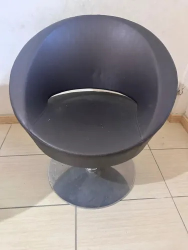 Cadeira praticamente nova.