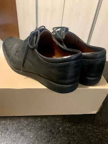 Sapato de Couro legítimo na cor preta 