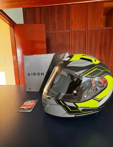 Vende-se capacete Novíssimo