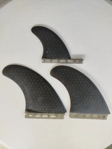 Quilhas Twin fin Futures modelo T1 (2+1)