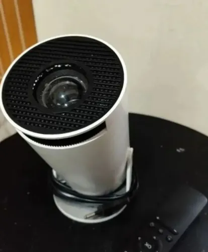 Projetor C/ Android, YouTube, Netflix, Bluetooth e Controle remoto HY300
