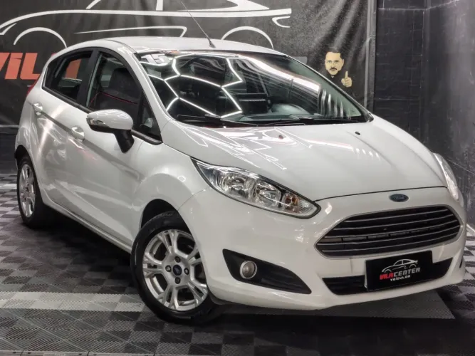 Ford Fiesta 1.6 16V Flex Aut. 5P 2015