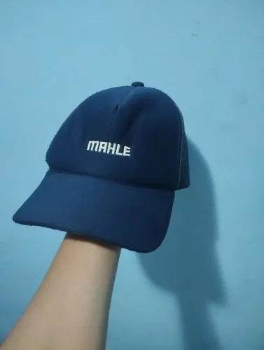 Boné azul mahle