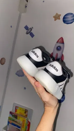 Tênis Adidas Infantil numeração 21