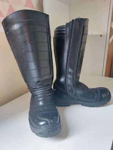 Bota tatica