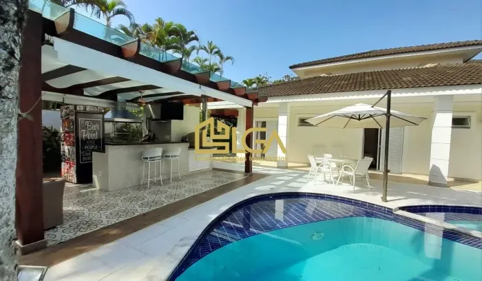 Casa em Condomínio Clube na Enseada com 5 Suítes e Piscina Privativa