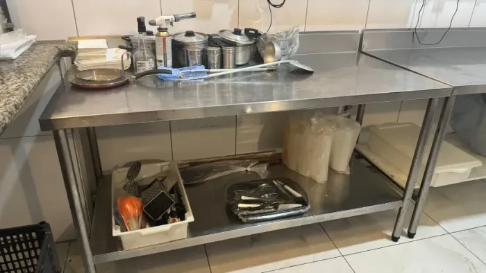 Balcão Industrial de Inox para Cozinha Profissional com Prateleira