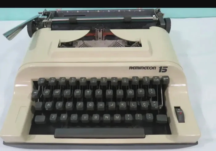 Máquina de escrever REMINGTON15