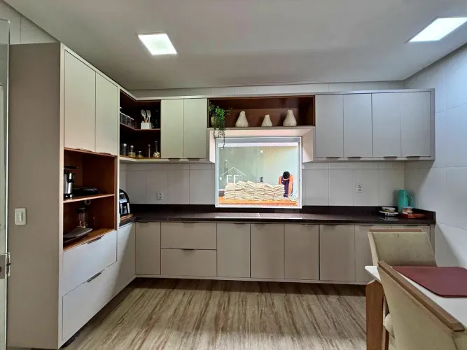 Casa em Rua Publica no alvorada com 3 suítes 2 vagas de garagem!