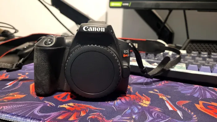 Canon SL3 
