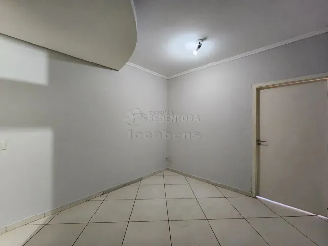 Sala comercial localizada na Vila Imperial. Próximo a Bancos e avenidas, área central.