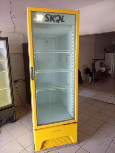 Cervejeira semi nova