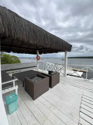 Rio Vermelho, Mosqueiro, com píer e marina para o rio [558]