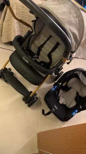 Carrinho e bebe conforto