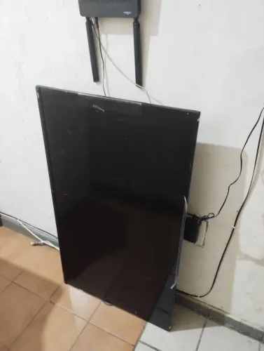 Vendo 2 tvs Philco e tcl. Retirada de peças 