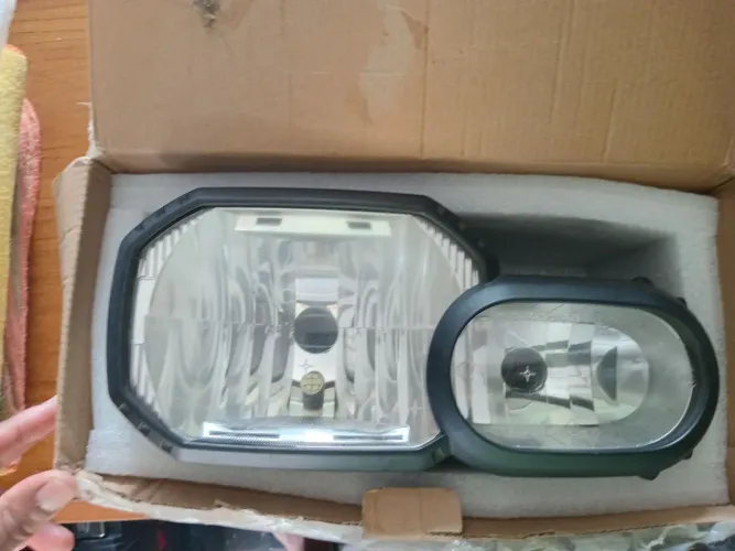 Farol da F800 EM ESTADO DE NOVO