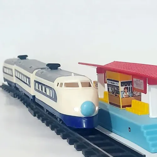 Ferrorama Trem-Bala Hikari Shinkansen com farol