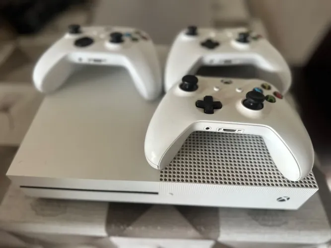 Xbox One S 1TB com controle xbox series x