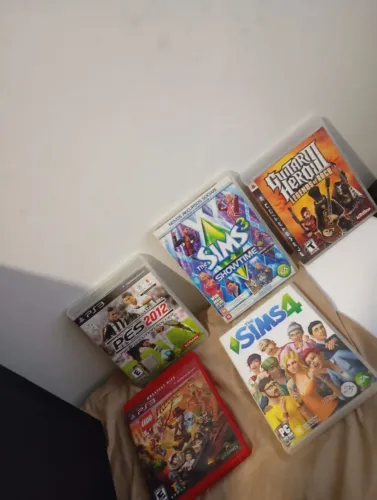 Vendo ps3 em bom estado lotado de jogos