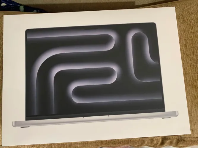 MacBook Pro 16? M5 Max 36GB RAM 2TB SSD - Lacrado