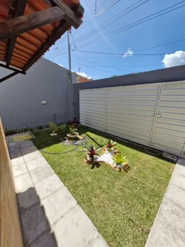 Casa em Paratibe com 3 quartos sendo 1 suíte.