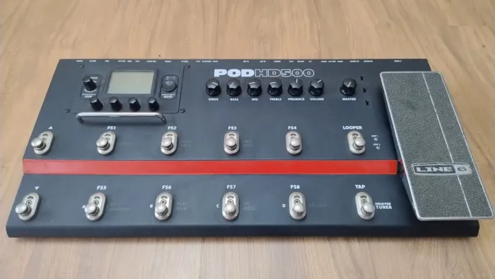 Pedaleira Line 6 POD HD500 - Processador de Efeitos e Interface USB