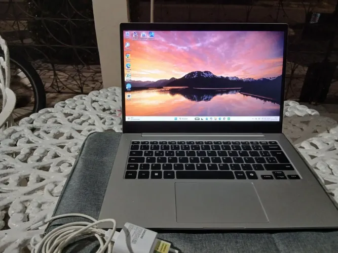 Notebook samsung Go em perfeito estado de conservação. R$2.000