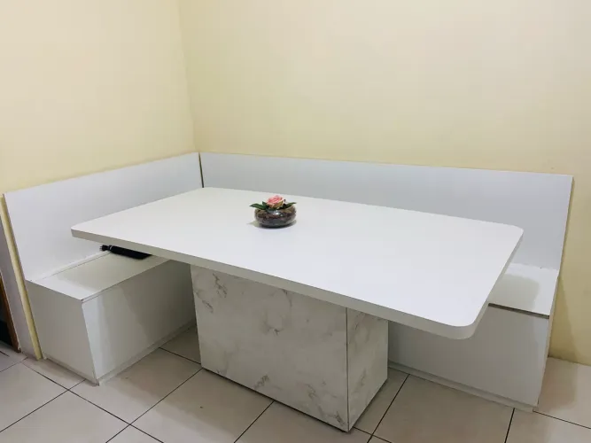 Mesa de Canto Alemão com Baús