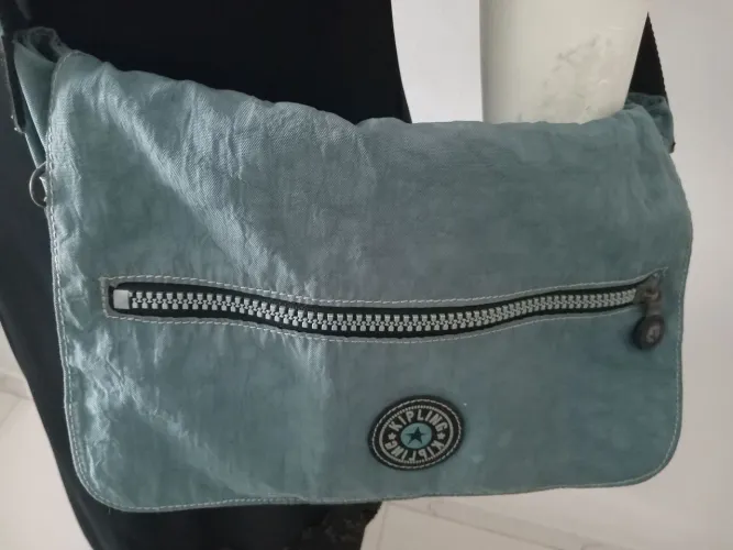 Bolsa Kipling transversal ótimo estado