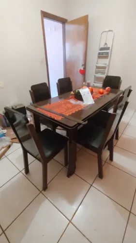 Mesa de jantar + as 6 cadeiras