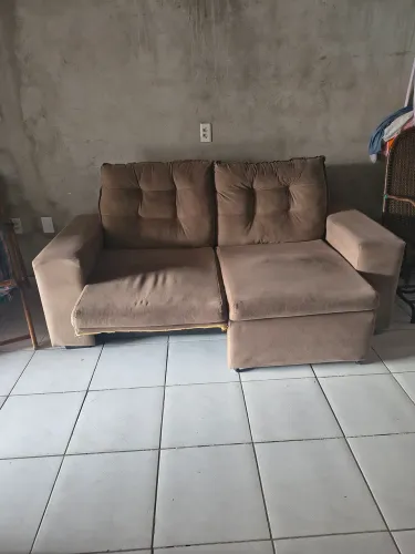 Sofá retrátil três lugares 