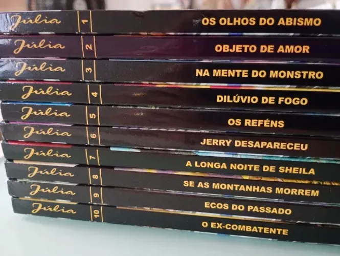 Júlia Volumes 1 a 10 Aventuras de uma Criminóloga Editora Mythos Formato Italiano