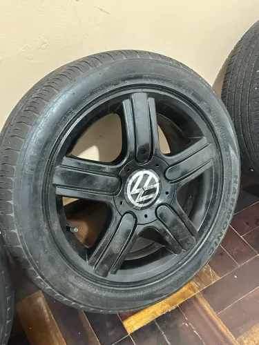 Rodas 15 5/100 original dos Space Fox roda tá filé 2 pneu 80% e 2 meia vida troco em som 